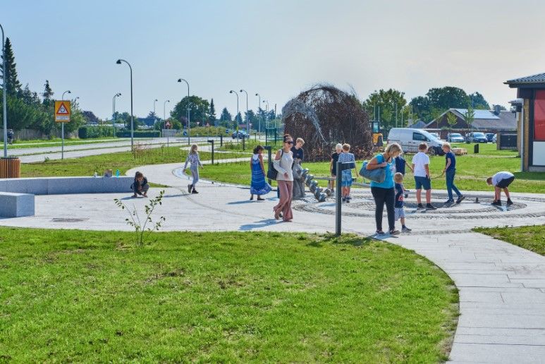 Promenadestien Vallensbæk med mennesker