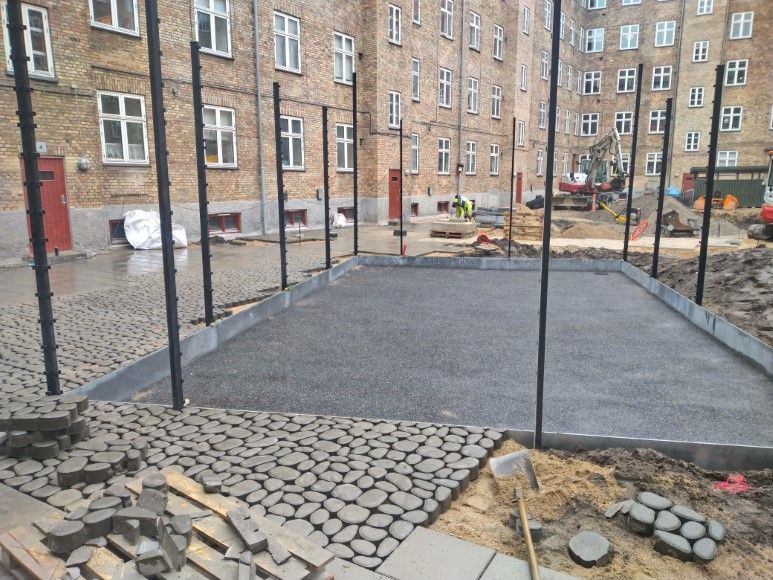 Bredahlsvejkarréen gennemrenoveret gårdrum
